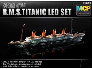 Academy, Titanic m/ LED-lys, 1:700