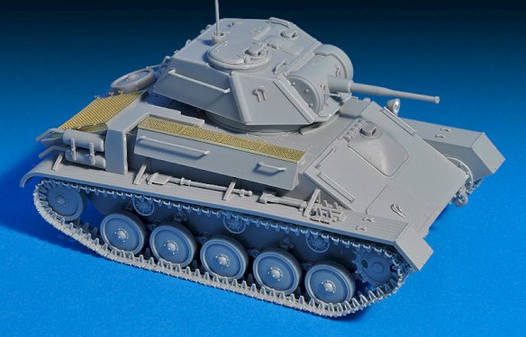MiniArt, T-80 Soviet Light Tank w/ Crew - Special Edition, 1:35